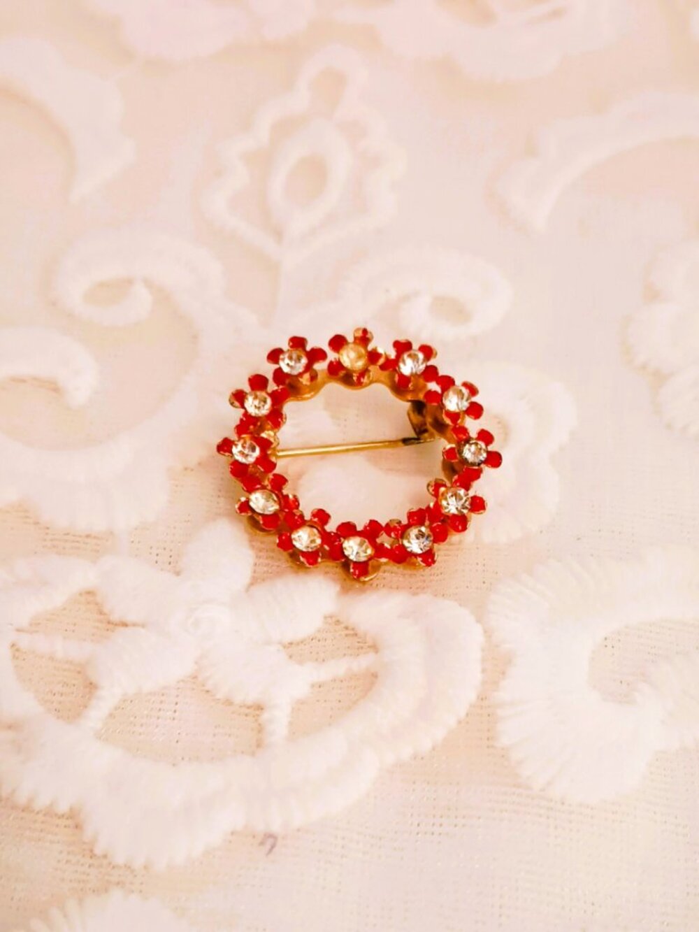 Red Enamel Floral Wreath Brooch Tiny Vintage Gold Tone Pin Jewelry